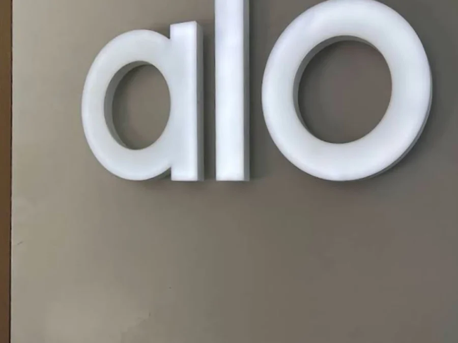 Alo Yoga Eaton Centre Front